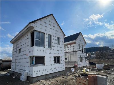 Casa individuala cu 4 camere la 500 m de Primarie, Chinteni